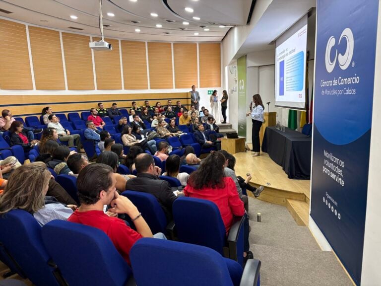 “La plata fácil no existe”: Manizaleños aprendieron cómo invertir su dinero de manera legal y no caer en estafas