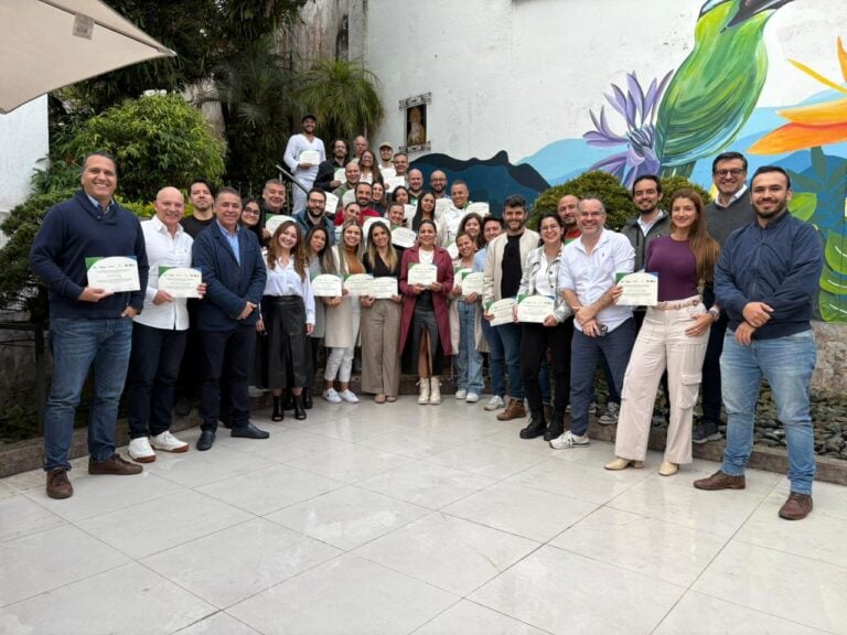 50  empresarios  de clústeres de Manizales, fortalecieron sus capacidades en IA 