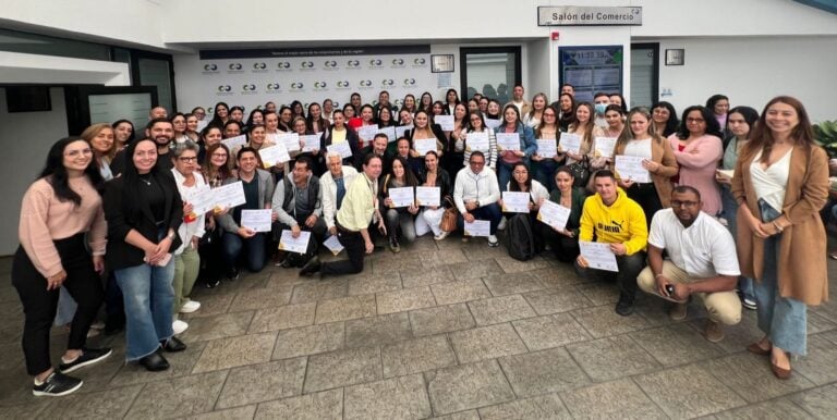 90 profesionales se certifican tras culminar diplomado en materia tributaria, aduanera y cambiaria
